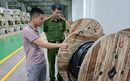 Bảo vệ mở đường cho nhóm trộm đánh xe tải vào lấy hơn nửa tấn cáp điện