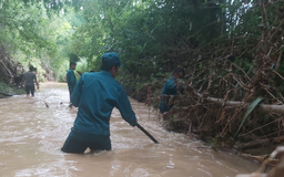 Kon Tum: Đi bắt ếch trong đêm, 2 cha con bị nước cuốn tử vong