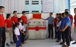 Dai-ichi Life Việt Nam trao tặng hệ thống máy lọc nước uống sạch tại Quảng Nam