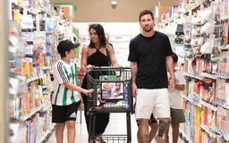 Messi gây sốt khi đi siêu thị tại Mỹ