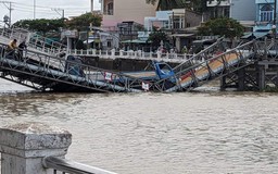 Sập cầu tạm Long Bình 1 khi thử tải, 2 xe tải rơi xuống sông ở Trà Vinh