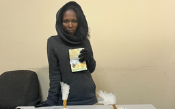Tạm giữ người phụ nữ Kenya vận chuyển ma túy qua sân bay Tân Sơn Nhất