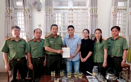 Công an tỉnh Bình Thuận thăm hỏi thân nhân các gia đình liệt sĩ tại Đắk Lắk