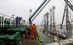 Nga, Ả Rập Xê Út cắt giảm thêm sản lượng để tăng giá dầu