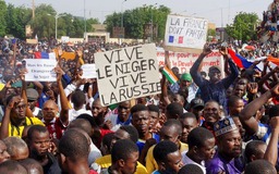 Pháp, Ý chuẩn bị sơ tán công dân khỏi Niger