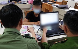 Đà Lạt: Phạt hành chính 2 người phát tán card massage 'tươi mát'