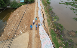 Thanh Hóa: Cận cảnh đê tả sông Càn bị sụt lún