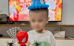 Bé trai 2 tuổi bị hoại tử mắt, phụ huynh tố bệnh viện ‘thờ ơ’