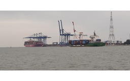 Hải Phòng: Tàu hàng làm đứt đường dây truyền tải điện 35 kV ra Cát Bà