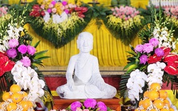 Chùa Yên Tử chạm tượng Phật hoàng Trần Nhân Tông và Phật ngọc lớn nhất thế giới