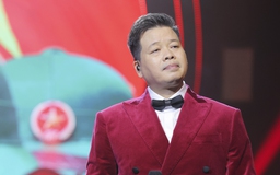 NSƯT Đăng Dương rơi nước mắt trong liveshow kỷ niệm 30 năm ca hát