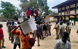 Nổ súng tại thủ đô Gabon, nhóm quân nhân tuyên bố tiếp quản quyền lực