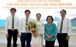 Quỹ từ thiện Kim Oanh tặng học bổng tại Côn Đảo