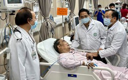Thủ tướng Phạm Minh Chính vào bệnh viện thăm các nạn nhân vụ cháy chung cư mini