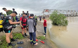 Tìm kiếm 2 học sinh mất tích khi tắm sông ở Trà Vinh