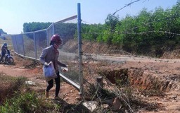 Truy tìm người phá dỡ hàng rào thép gai trên cao tốc Cam Lộ - La Sơn