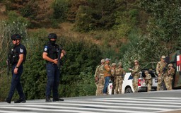 Nhóm vũ trang tấn công cảnh sát, căng thẳng leo thang ở Kosovo