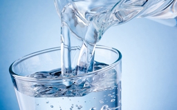Vì sao người bệnh tiểu đường cần chú ý hơn việc uống nước?