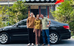 Huỳnh Như mua xe xịn tặng bố mẹ, gửi lời xúc động đến bậc sinh thành