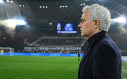 AS Roma của HLV Mourinho liên tiếp nhận thẻ đỏ, bị loại khỏi Coppa Italia