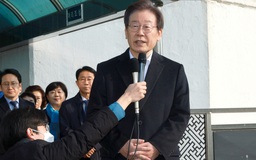 Nghi phạm khai gì vụ đâm vào cổ lãnh đạo đảng đối lập Hàn Quốc?