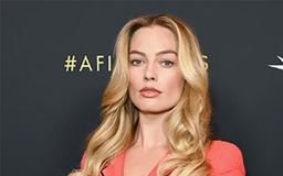 Margot Robbie tôn vinh siêu mẫu Claudia Schiffer