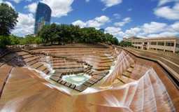 Tới Fort Worth ngắm 'kỳ quan' kiến trúc độc đáo, trải nghiệm văn hóa cao bồi Mỹ