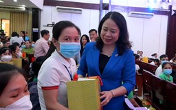 Phó chủ tịch nước Võ Thị Ánh Xuân trao 10 căn nhà Đại đoàn kết cho Bến Tre