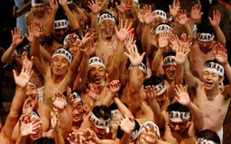 Nhật Bản cho phép phụ nữ tham gia lễ hội khỏa thân