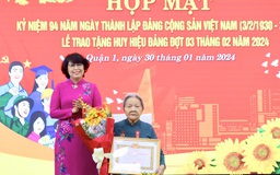 TP.HCM: Trao huy hiệu Đảng cho 170 đảng viên ở Q.1