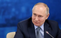 Ông Putin bớt 2 đối thủ trên đường đua tổng thống Nga