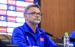 HLV Troussier nói rõ lý do Hoàng Đức rời đội tuyển, nêu thực trạng đáng báo động ở V-League