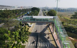 Ngắm cầu đi bộ nối tới ga metro số 1 sắp hoàn thiện