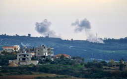 Hezbollah ồ ạt phóng hàng chục rốc két, Israel lập tức đáp trả