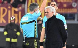 HLV Mourinho 'lập kỷ lục' nhận thẻ đỏ, bỏ họp báo sau trận hòa trước Atalanta