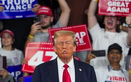 Ông Trump hứa miễn thuế thu nhập cho người Mỹ ở nước ngoài