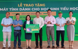 Trao tặng máy tính cho các trường tiểu học vùng cao