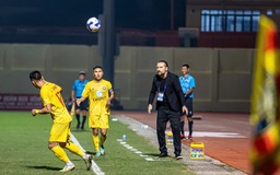 Ngôi đầu trong lặng lẽ của người ‘nói nhiều’ nhất V-League: HLV Popov