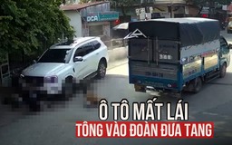 Ớn lạnh cảnh ô tô mất lái tông vào đoàn đi đám tang ở Hà Nội