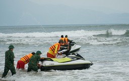 Nam sinh mất tích khi tắm biển, lực lượng chức năng bay flycam tìm kiếm