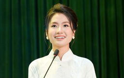 Hoa hậu Nguyễn Thanh Hà nhận bằng khen vì những đóng góp cho cộng đồng
