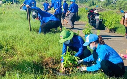 Thanh niên Cà Mau tham gia tái hiện sự kiện 200 ngày tập kết ra Bắc