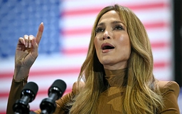 Jennifer Lopez chỉ trích chiến dịch tranh cử của Donald Trump xúc phạm người Mỹ Latinh