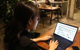 Văn hóa công sở: Ứng xử ra sao với đồng nghiệp cứ ‘bàn lùi'?

