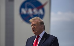 Chờ ông Trump giải bài toán tinh gọn NASA