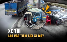 Thót tim xe tải húc gãy trụ đèn, lao vào tiệm sửa xe ở Củ Chi