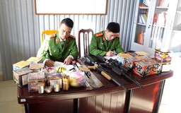 Quảng Bình: Người dân giao nộp 10 khẩu súng, 2 quả lựu đạn... trong dịp tết