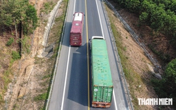 Sau tai nạn trên cao tốc Cam Lộ - La Sơn: Vẫn cảnh lấn làn, vượt ẩu