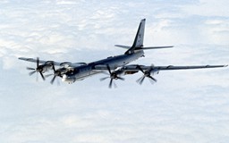 Nga điều hai máy bay ném bom chiến lược đến gần Mỹ