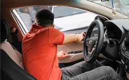 Mở cửa ô tô bất cẩn gây tai nạn cho người đi đường: Xử lý thế nào?